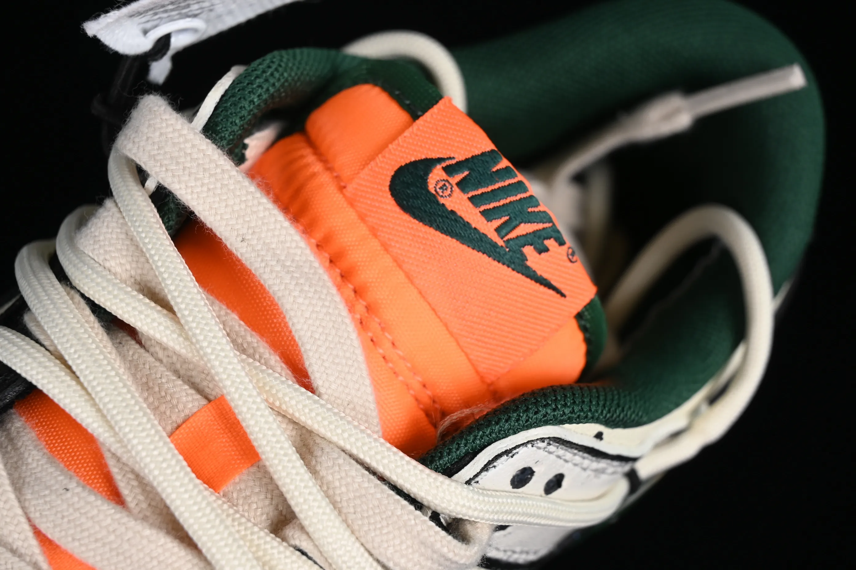 All Categories Nk SB Dunk Series Nk SB Dunk Low Low-top sneakers Customized large box Nk Dunk Low "Miami Hurricanes" Space Exploration Star Trek Customized version of deconstructed straps Retro distressed low-top sneakers DD1391-300